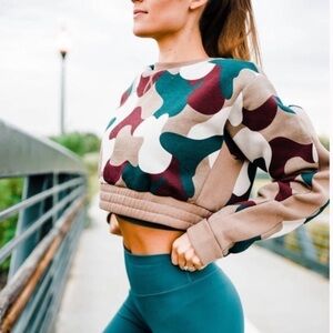 Balance Athletica Outlander‎ Cropped Camo Print Long Sleeve Pullover Top Size S